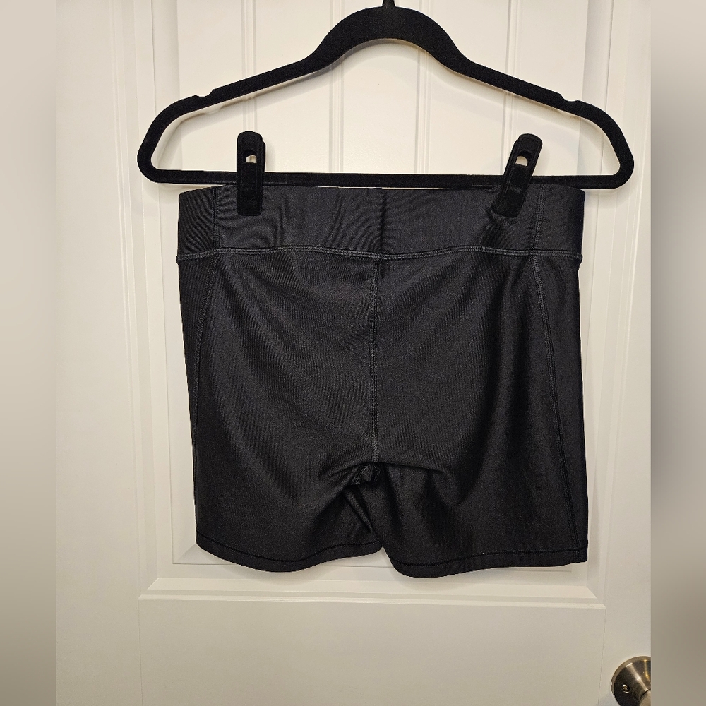 Under Armour Team Volleyball Shortie in Black - Size L - Picture 3 of 8